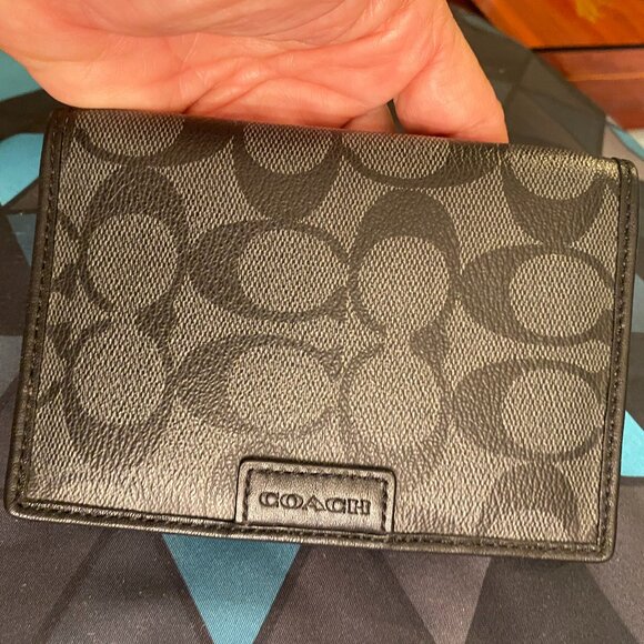 Coach Wallet  CC - Picture 1 of 11